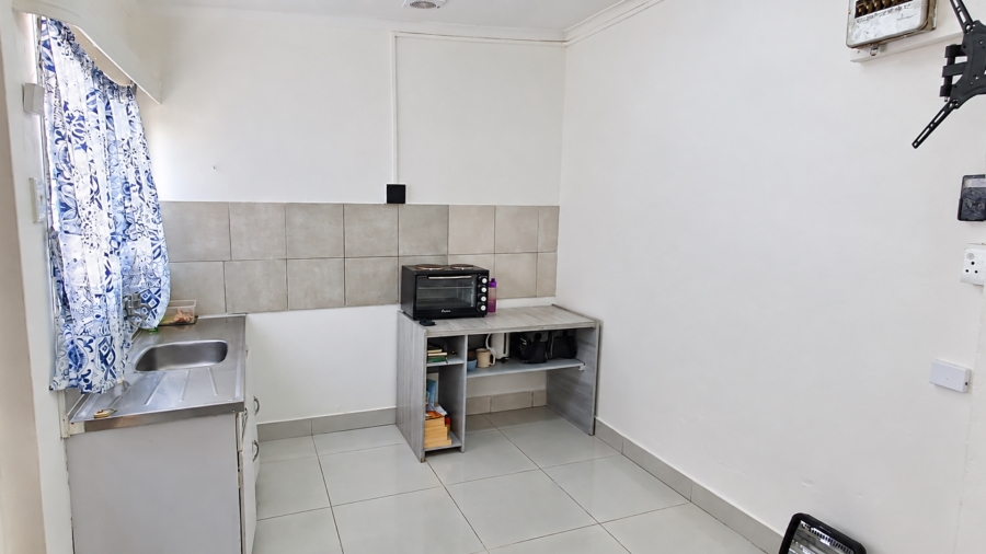 To Let 1 Bedroom Property for Rent in Kensington Western Cape